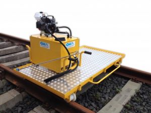 TRAGBARE TÜNCHENMOTORPUMPE EISENBAHNGERÄTE